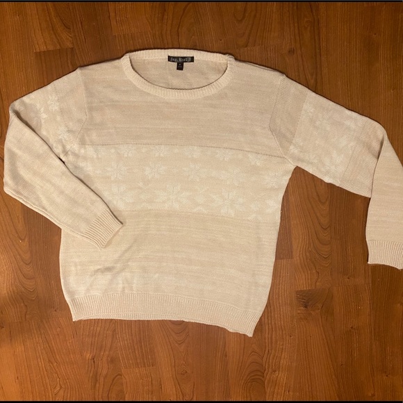 Snowflake Sweater - Picture 1 of 3